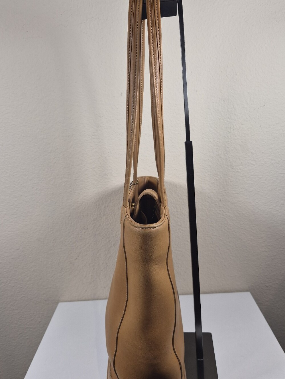 Vintage Coach Bleecker Bucket In Camel #9305 - Picture 10 of 17